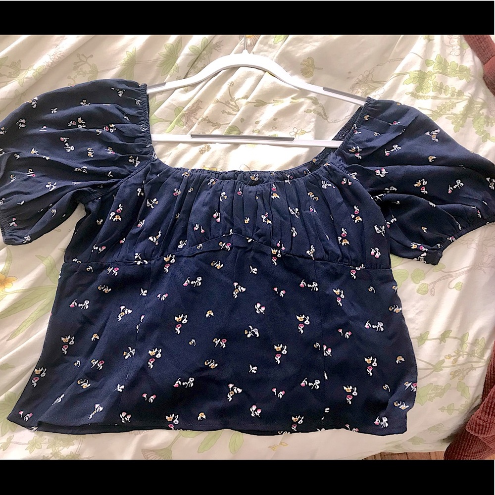 Sweetheart Puff-Sleeve Top